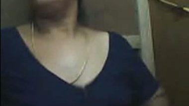 Mature bhabhi exposing breasts on cam
