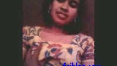 Indian porn videos – Desi girl boobs pressing by lover leaked mms