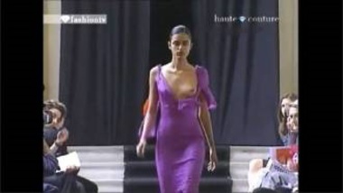 Indian Model Showing Boobs In Fashion Show