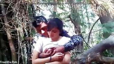 INDIAN GIRLFRIEND BOOBS PRESS AND KISS OUTDOOR JUNGLE