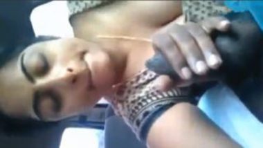 Sexy chennai girl hot blowjob to boss in car