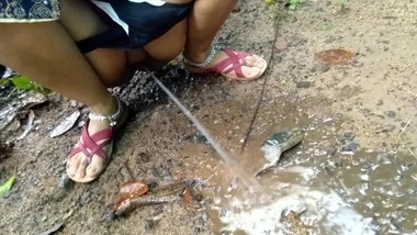 Indian Mom Outdoor Risky Public Pissing Video Compilation Sex