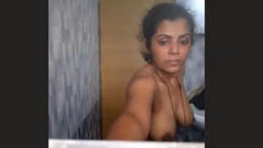 Desi Bhabhi Nude Bathing Video