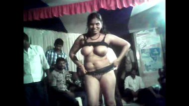 Telugu Aunty’s Hot Record Dance In Village