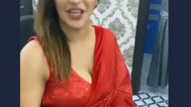 Bollywood Celebrity Uncensored - Bollywood Actress Maximum Cleavage Nipple Visible indian porn