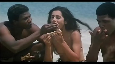 Indian Actress Kitu Gidwani Topless