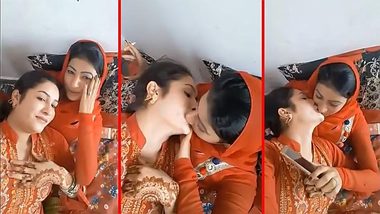 Tik Tok Indian XXX sex: Desi Sisters Catfight lesbian fun kissing and licking