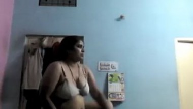 Telugu Aunty Dress Changing Captured By Neighbour Boy