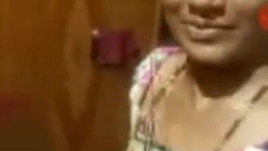 Man loves Indian aunty and asks her to takes dress off and show all
