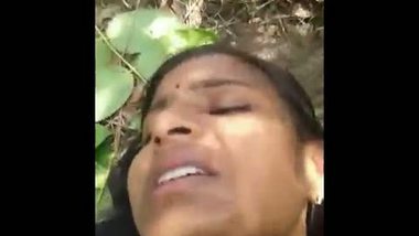 Mallu outdoor porn video with moans while bf fucks