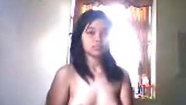 Hot indian college girl Nisha changing her bra