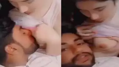 GF feeding boob to lover in Pakistan sex videos