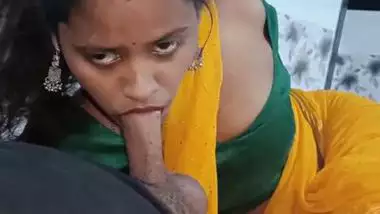 Village lady fucks in the doggy style in a desi sex video