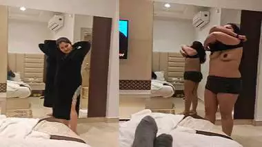 Stripping chubby bhabhi sex with posh guy viral MMS
