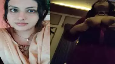 Cute hijab girl first time boobs show to lover