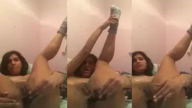 Desi nude lady fucks her assholes with her paint brushes