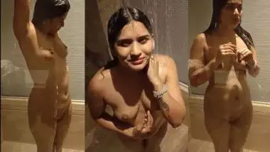 Nude MMS of a young lady taking an erotic shower