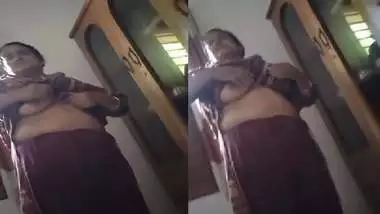 Mature mom milky boobs show caught by son viral MMS