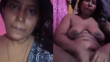 Black beauty fingering pussy in nudity viral MMS