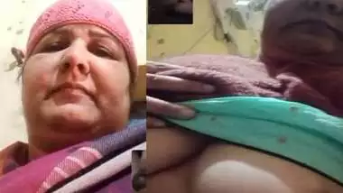 Mature MILF nude selfie taken for Facebook boyfriend