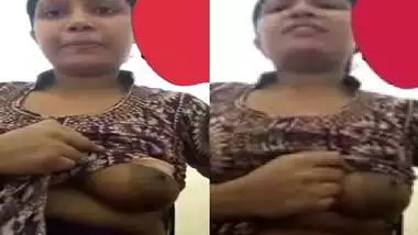 Girlfriend showing boob live on video call viral MMS