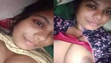 Cute girlfriend selfie boobs show to boyfriend