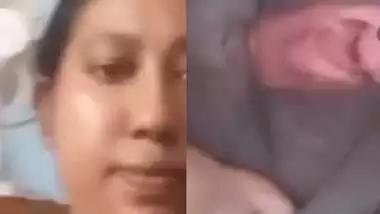 Friend mom in nighty showing boobs and pussy